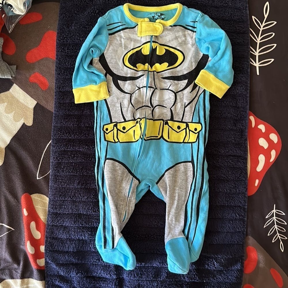 Batman One Piece Pajamas Size 3-6 Months Baby Sleeper Bodysuit DC Comics